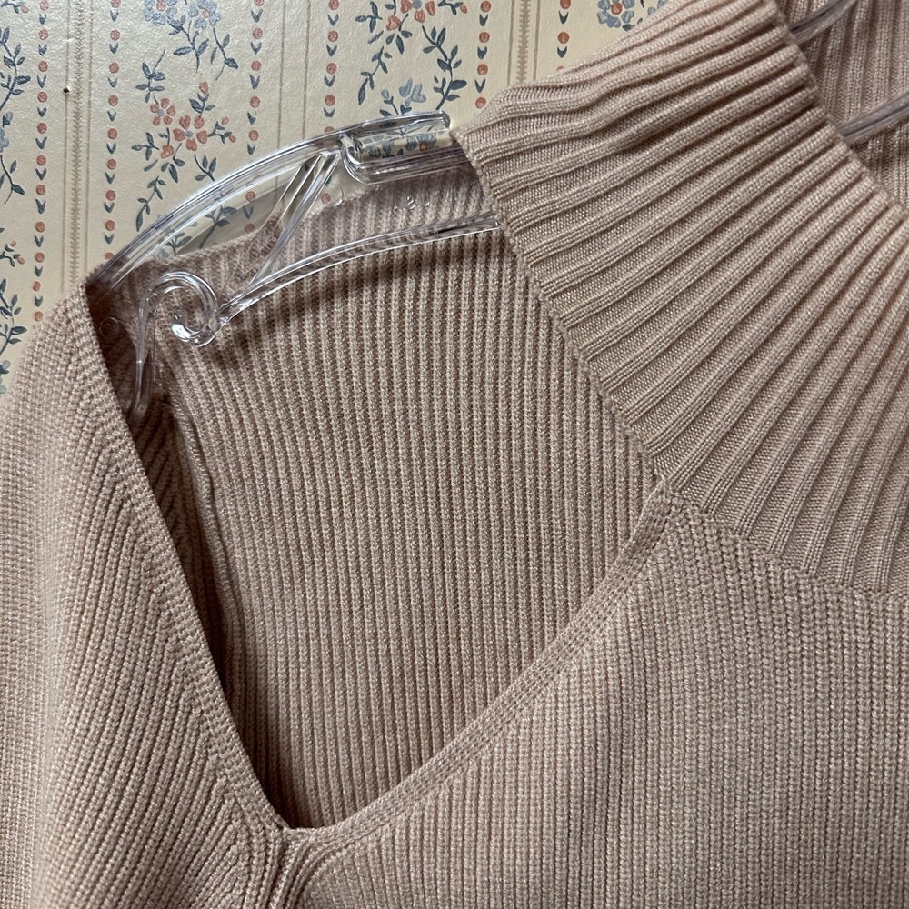 ASTR The Label Hilary Cutout Sweater Medium Sand Ribbed Long Sleeve Top - Picture 6 of 9